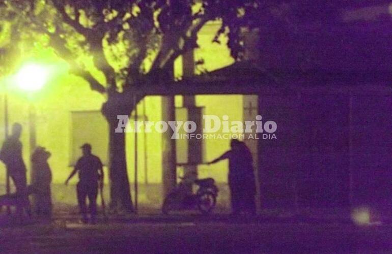 La polic&iacute;a tuvo que intervenir para poner orden en el lugar.