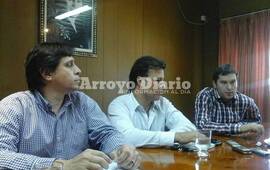 Rodolfo Stangoni, Mario Pérez Talamonti y Gastón Palacios durante el anuncio de la actividad que tendrá lugar en Fighiera. Foto: Archivo AD
