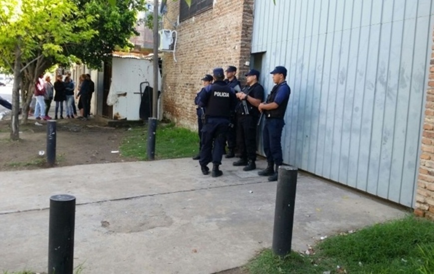 Gran despliegue policial en la zona. Foto: Alan Monz&oacute;n / Rosario3.com
