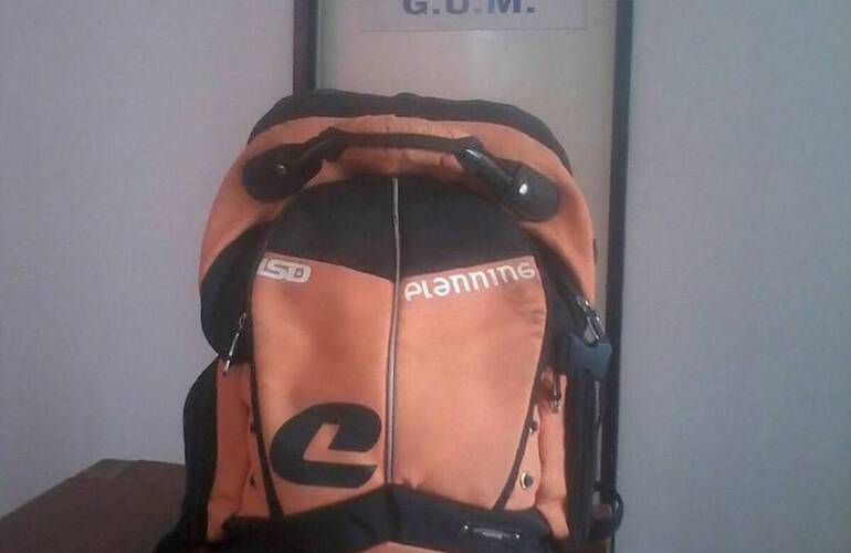 Imagen de Encontraron esta mochila y buscan al dueño