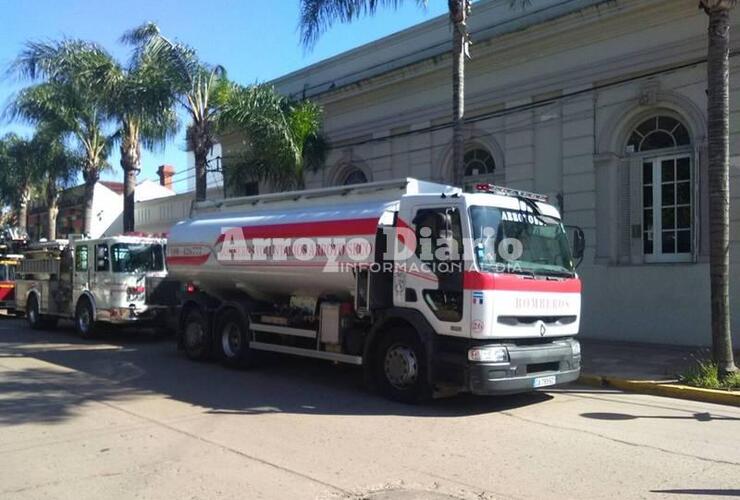 Imagen de Bomberos presentó oficialmente el camión cisterna