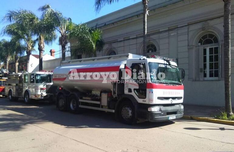 Imagen de Bomberos presentó oficialmente el camión cisterna