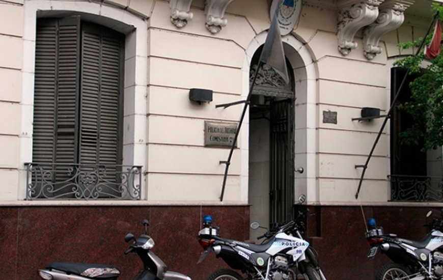 Imagen de Dos motociclistas roban bolso con casi $200 mil