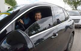 Tinelli ingresando al predio de Arroyo Seco