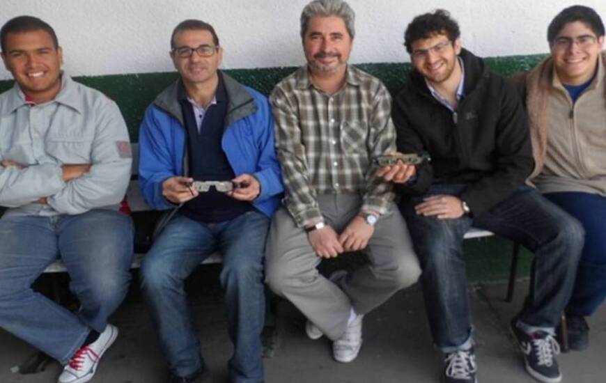 Imagen de Estudiantes de Villa Gobernador G&aacute;lvez crearon lentes con sensores de movimiento para personas no videntes