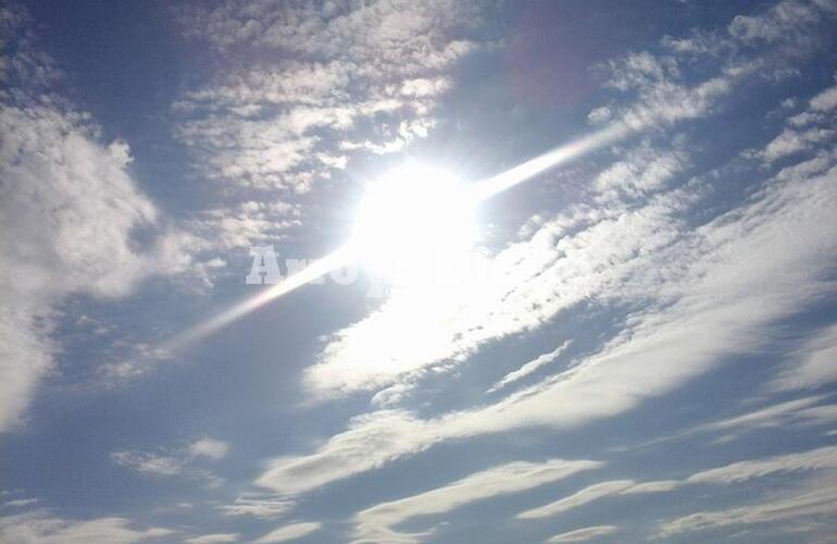 Imagen de Cielo celeste y un calor de locos