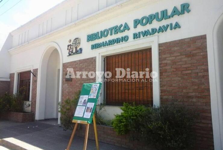 Imagen de Horario de verano en la Biblio