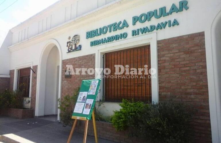 Imagen de Horario de verano en la Biblio