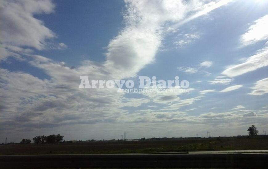 Imagen de Miércoles celeste con una máxima que llegaría a los 30 grados