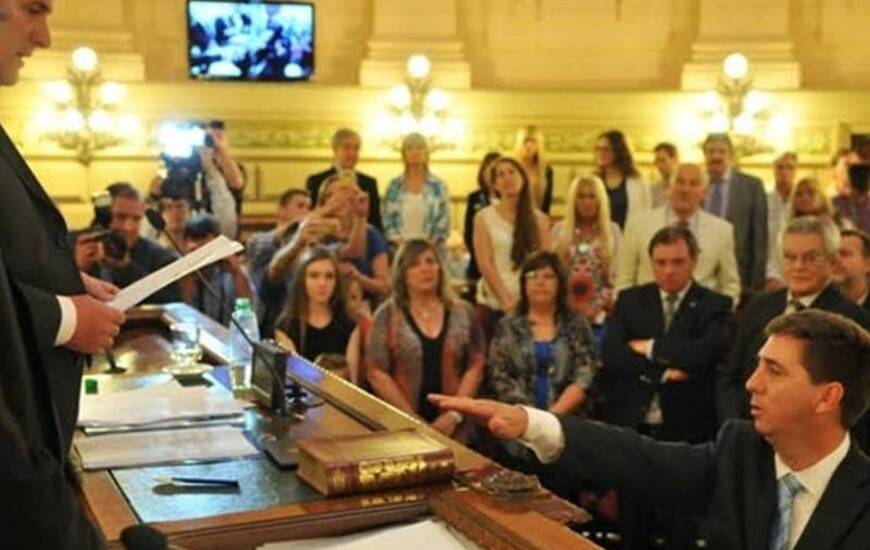 Pirola juró como presidente provisional del Senado. Foto: Senado Santa Fe