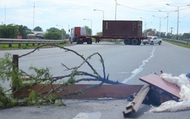 Los cortes complican la circulación de los vehículos. Foto: Rosario3.com