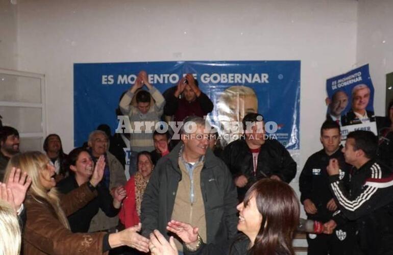 Esper de festejo en la unidad básica luego de conocer los resultados de las elecciones que lo coronaron intendente electo en junio de este año. Foto: Arhivo AD