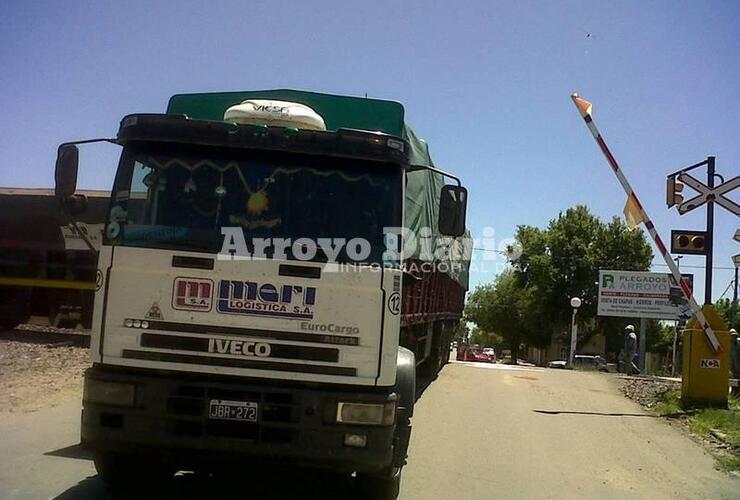 Imagen de Arroyo Seco: Tren chocó a un camión