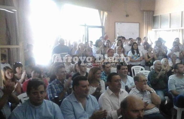 Los que asistieron. Pierucci y Guarneri los &uacute;nicos representantes del ejecutivo presentes en el acto