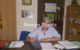 Como detalles en su despacho se pudo ver una de las últimas fotos que se tomó con el ex intendente Pedro Spina.