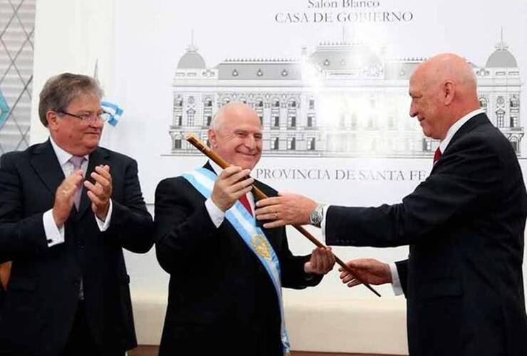 Imagen de Lifschitz recibió la banda y el bastón de mando en la Casa Gris