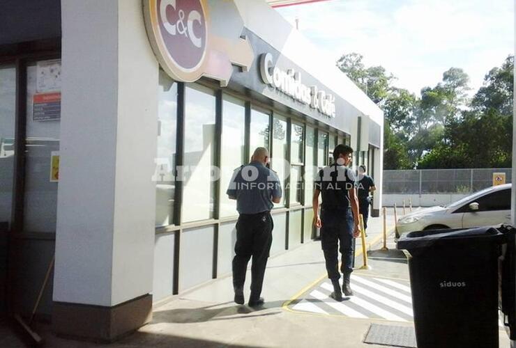 Personal policial llegaba al lugar tras el suceso.