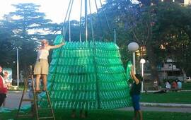 Imagen de Va tomando forma: novedoso árbol de navidad en la Plaza