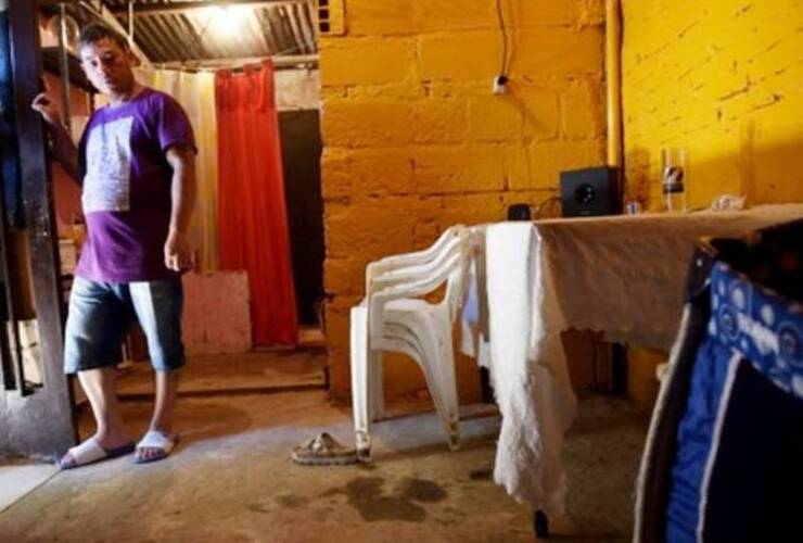 Pablo era tío de Rocío y contó los pesares que vivió la joven antes de ser asesinada por su concubino. Foto: Celina Mutti Lovera / La Capital Pablo era tío de Rocío y contó los pesares que vivió la joven antes de ser asesinada por su concubino. Foto: Celina Mutti Lovera / La Capital