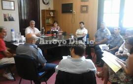 En el despacho. La reunión se llevó a cabo en la oficina de Esper.