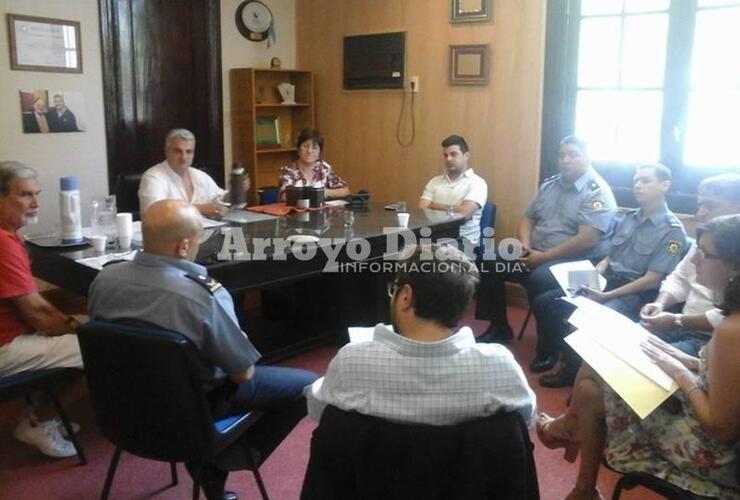 En el despacho. La reunión se llevó a cabo en la oficina de Esper.