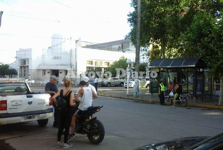 Uno de los controles apostado en la intersección de Belgrano y 9 de Julio