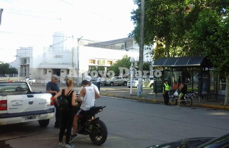 Uno de los controles apostado en la intersección de Belgrano y 9 de Julio