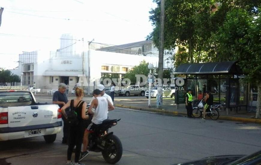 Uno de los controles apostado en la intersección de Belgrano y 9 de Julio