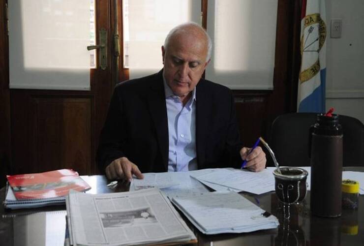 Miguel Lifschitz en su despacho.