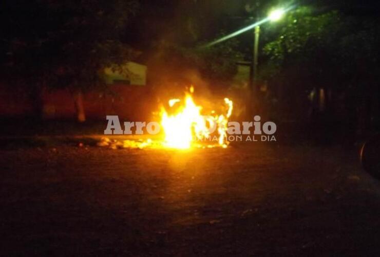 Imagen de Vandalismo y salida de bomberos.