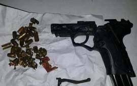 Imagen de Guard&oacute; el arma en el horno, se olvid&oacute; de avisarle a su mujer y la hizo explotar