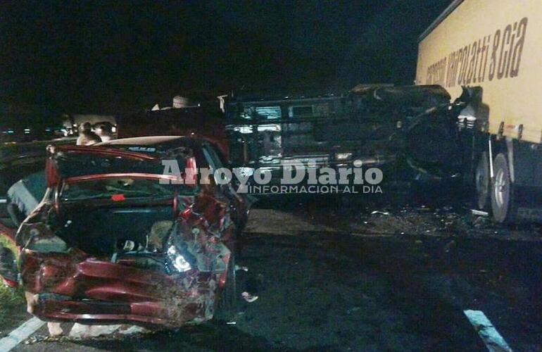 Imagen de Sobre autopista: Trece vehículos involucrados en un accidente