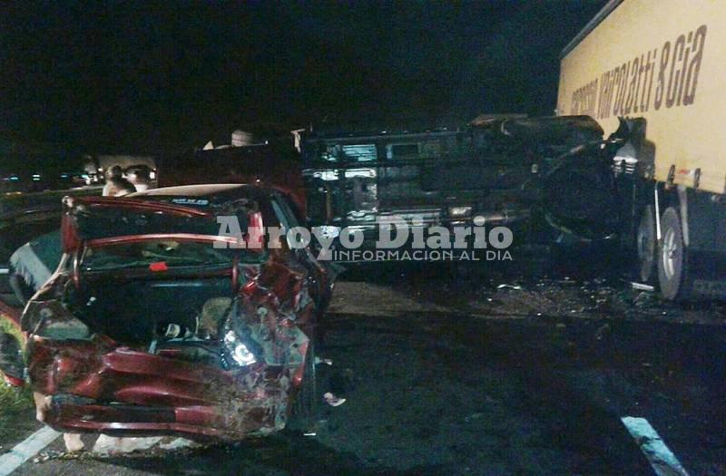 Imagen de Sobre autopista: Trece vehículos involucrados en un accidente