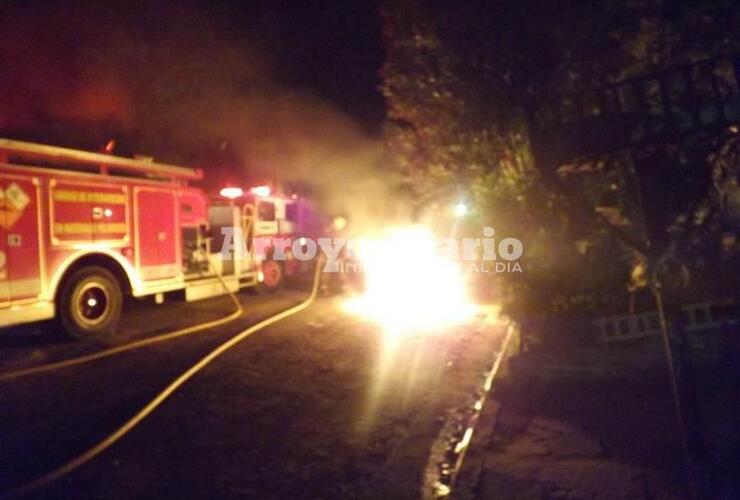 Imagen de Vecinos queman basura frente a sus casas