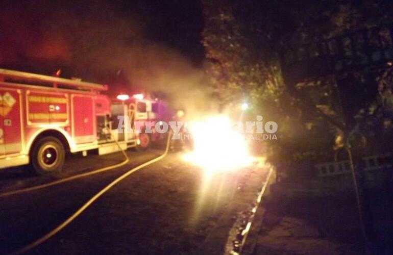 Imagen de Vecinos queman basura frente a sus casas