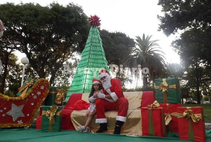 Papá Noel se tomó fotos con todos los chicos