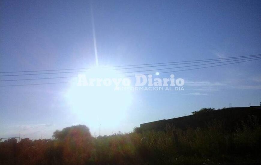 El sol alumbraba con fuerza desde temprano este domingo.