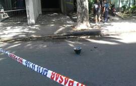 Trabajan en el lugar la PDI, personal del comando radioeléctrico y motorizada. Foto: Ángel Donzelli