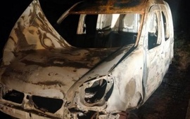 La camioneta hallada esta madrugada entre Florencio Varela y La Plata.