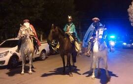 Imagen de Los Reyes Magos junto a los chicos de Fighiera