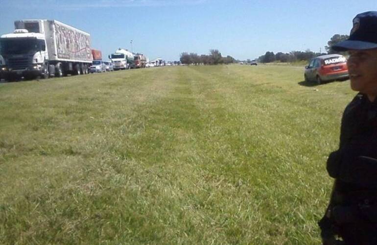 Controles en todos los accesos a Rosario. Foto: Rub&eacute;n Lescano