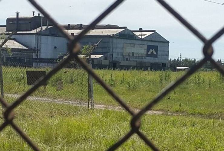 Paraná Metal, fundada en 1957, mantiene la fisonomía de las fábricas de antaño, con una superficie cubierta de 45 mil metros cuadrados; lo que llamó la atención de los empresarios. Foto: Diario El Sur