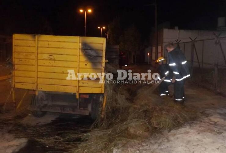 Leonel Giordano y Mauricio Polinesi fueron los bomberos que prestaron colaboración en esta salida.