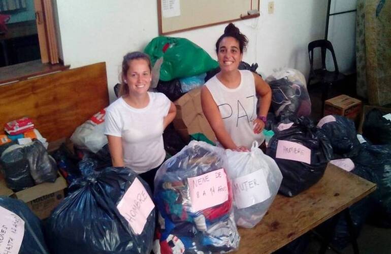 Voluntarias se sumaron para colaborar y ordenar las donaciones.