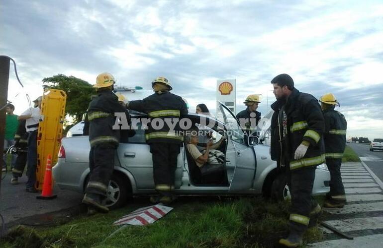 Bomberos Volutantarios de Arroyo Seco colaboró tras el siniestro.