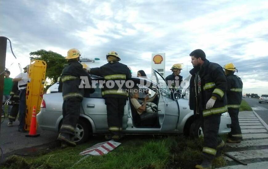 Bomberos Volutantarios de Arroyo Seco colaboró tras el siniestro.