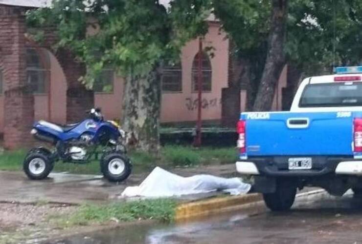 El chico de 15 años circulaba por en medio de la tormenta. Foto: SL24.com.ar