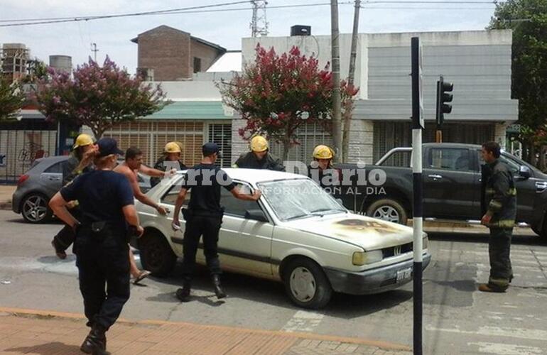 Bomberos y Policía se hicieron presentes en el lugar.