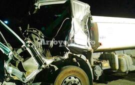 Así quedó el camión tras el choque.