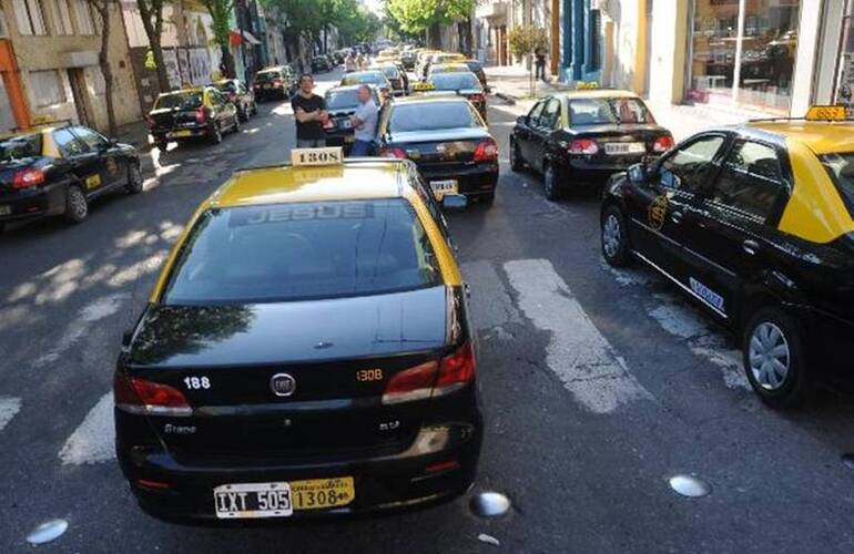 El violento asalto al taxista ocurrió a las 2.30, cerca del Centro Universitario de Rosario. Foto de archivo: La Capital